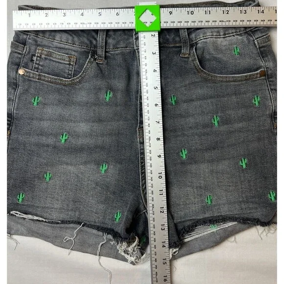 Judy Blue Embroidered Cactus Shorts Size Large - Picture 5 of 5